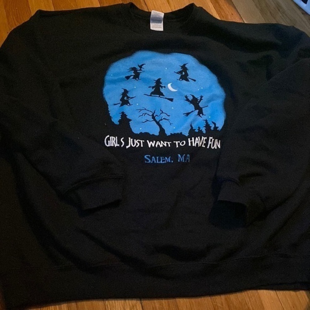 2XL Salem MA Girls Just Want to Have Fun witches  crewneck EUC like new.